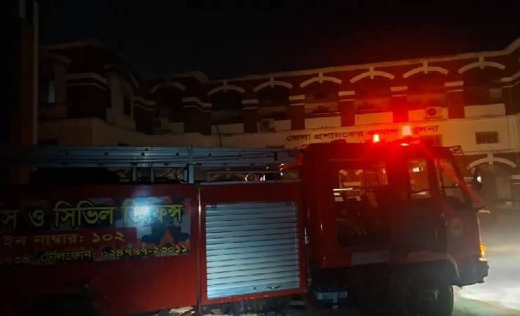 খুলনা জেলা প্রশাসনের আইসিটি রুমে আগুন